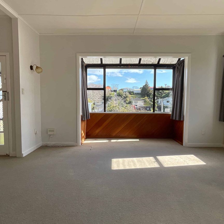 ELEVATED THREE BEDROOMS IN A PRIME LOCATION - Photo 1