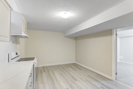 For Lease - 6 Northrop BSMT Avenue, Clarington, Ontario - Photo 4