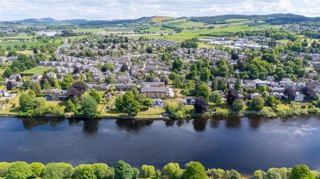 4 bedroom flat to rent - Photo 2