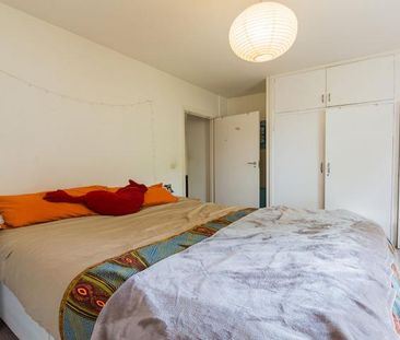Fantastic spacious two bed mins to tube & shops - Photo 5