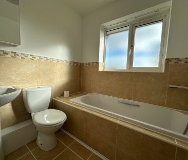 Russet Close, CREWE - Photo 3