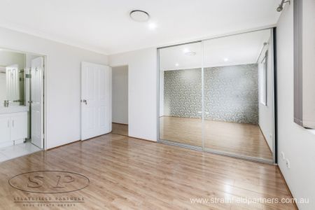 Beautifully modern 3 bedroom apartment - Photo 2