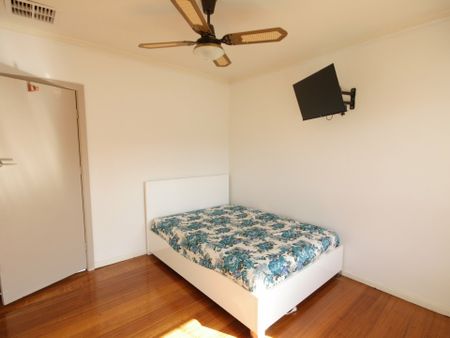 FOUR BEDROOM HOUSE - Photo 4