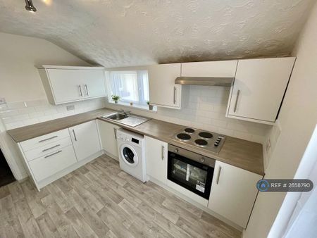 2 bedroom flat to rent - Photo 4