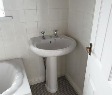 2 bedroom semi-detached house to rent - Photo 5