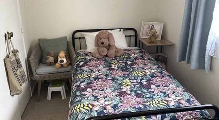 Spacious Mt Eden 2brm in Brilliant location and gated complex with one car port - Photo 2