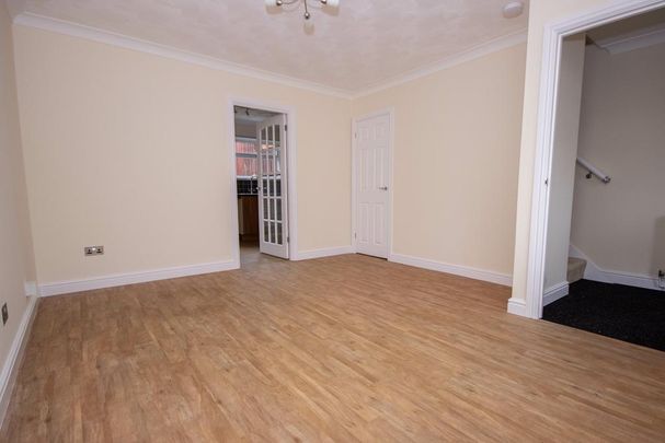 2 bedroom end of terrace house to rent - Photo 1