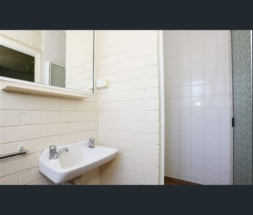 Low Maintenance and Secure Studio in Prime St Kilda Location - Photo 5