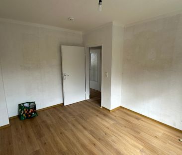 Schöne, zentral gelegene 2-Zimmer-Wohnung mit Loggia - Photo 6