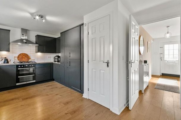 4 bedroom detached house to rent - Photo 1
