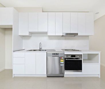 Light Filled Apartment - Photo 3