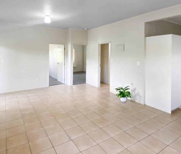 Private Two Bedroom Unit, Great Location! - Photo 5