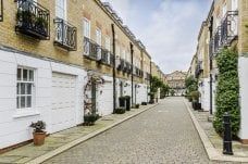 2 bedroom mews to rent - Photo 3