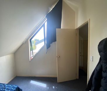 Two storey family home - Photo 6