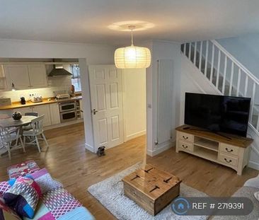 2 bedroom semi-detached house to rent - Photo 2