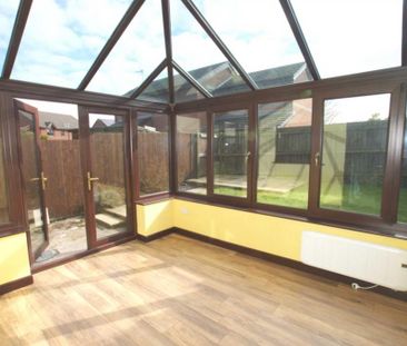 3 bedroom end of terrace house to rent - Photo 2