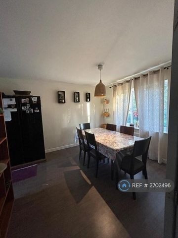 4 bedroom detached house to rent - Photo 4