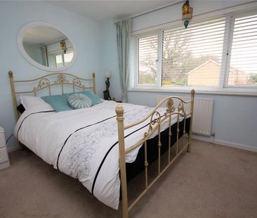 2 bedroom end of terrace house to rent - Photo 5