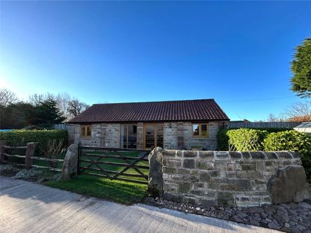 Available now, The Cartshed is beautifully presented, two bedroomed barn conversion situated on the outskirts of Knaresborough whilst occupying a delightful semi-rural position and available either furnished or unfurnished. - Photo 3