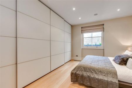 2 bedroom flat in South Kensington - Photo 5