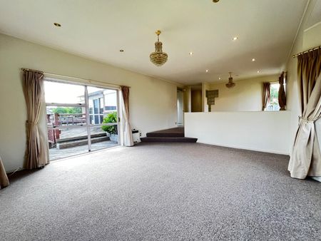 4 Bedroom, 2 Bathroom, 2 Living! - Photo 4