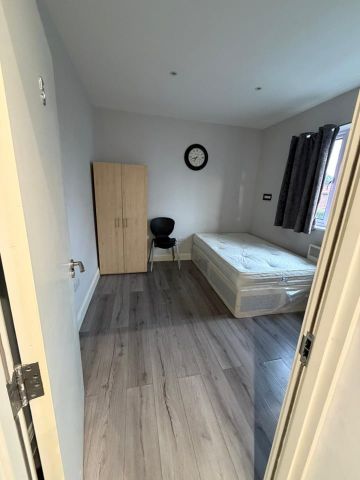 Studio Flat, Allerford Road, SE6 - Photo 3