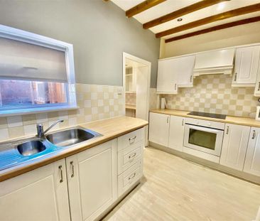 2 bedroom end of terrace house to rent - Photo 1