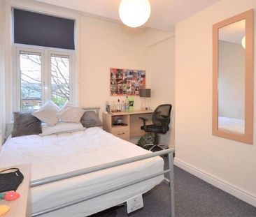 6 bedroom House To Let - Photo 3