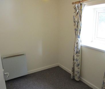 2 bedroom semi-detached house to rent - Photo 4