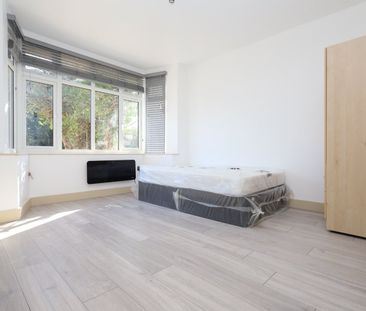 Studio Flat, Lincoln Road, HA2 - Photo 1