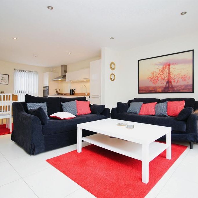 2 bedroom mews to rent - Photo 1