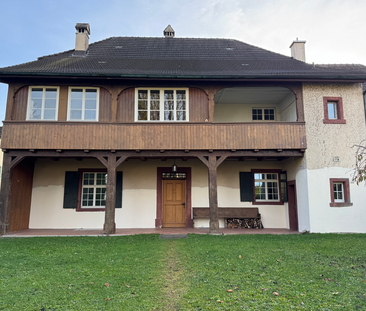 WOHNEN IN EINEM HISTORISCHEN GEBÄUDE MIT GROSSEM GARTEN! - Foto 1