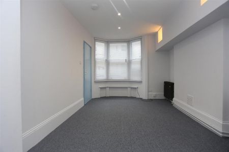 4 bedroom house to rent - Photo 2