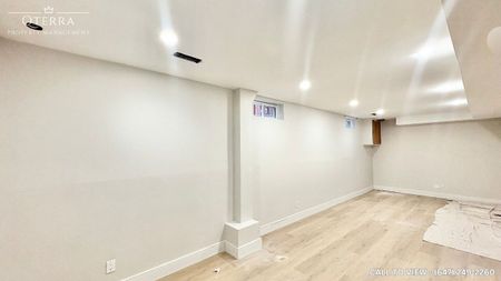 EXPANSIVE 4-BEDROOM +DEN DETACHED HOUSE WITH BEAUTIFUL FINISHES - Photo 2