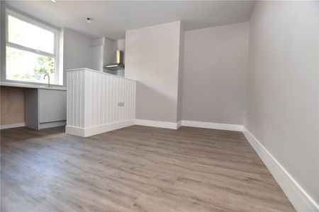 77, Wakefield Road, Gildersome, Morley, Leeds, LS27 7HH - Photo 2