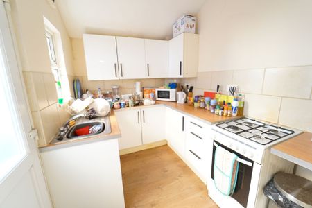 77 Ilkeston Road, NG7 3HA, NOTTINGHAM - Photo 3