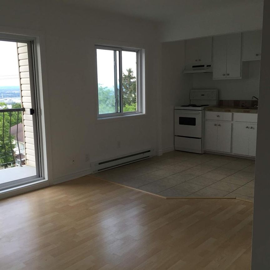 Ste-Foy 3 1/2 Balcon,3eme étage, Vue Sur Montagnes - Photo 1