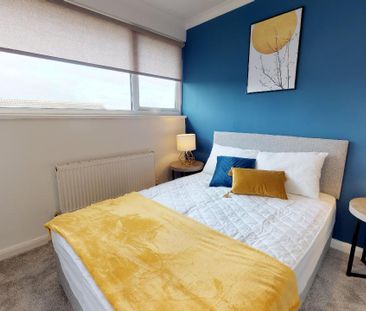 Room in a Shared House, Helston Road, LS10 - Photo 4