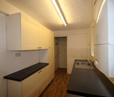 2 Bed Terraced House, Waltham Road, L6 - Photo 3