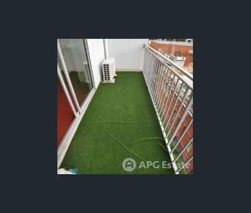 Stylish 1-Bedroom Apartment with Balcony in Prime Footscray Location - Photo 3