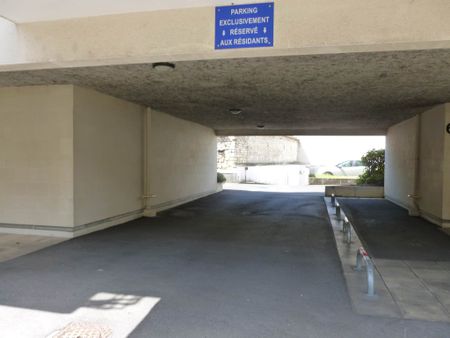 Apt T2 meublé et équipé avec terrasse et stationnement, secteur St Rémy, disponible le 1 janvier 2026 - Photo 4