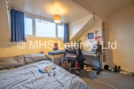 4 Bedroom Mid Terraced House for rent in Grimthorpe Street - Photo 2