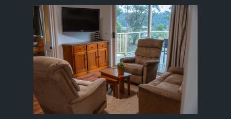 Spacious Country Living: Stylish 4-Bedroom Retreat on Over an Acre - Photo 2