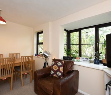 2 Bed Flat, Hallingbury Court, E17 - Photo 2