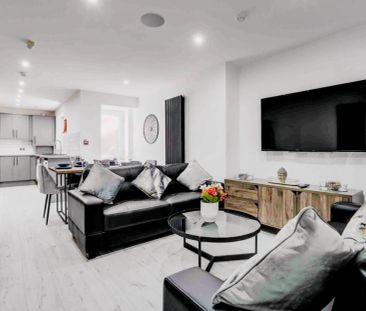 6 Beds 4 Baths - Photo 5