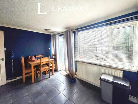 3 bedroom semi-detached house to rent - Photo 4