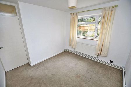 2 bedroom maisonette to rent - Photo 2