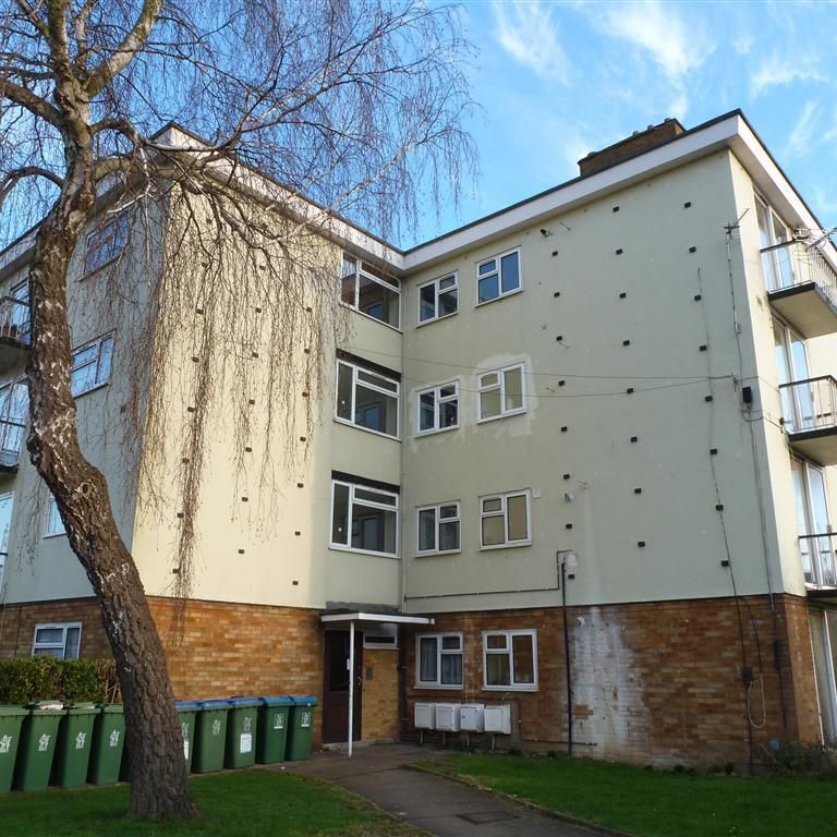 Priory Crescent, Aylesbury - Photo 1