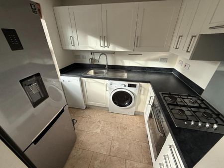 2 bedroom end of terrace house to rent - Photo 4