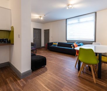 11 Bed Professional HMO, 5 Ensuite Rooms & 3 Communal bathrooms Room 2 - Photo 6